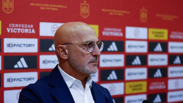 Luis Rubiales con lentes